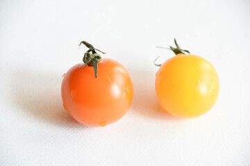 二色のミニトマト