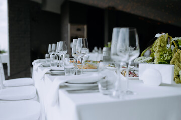 Elegant dining setup with beautifully arranged tableware and floral decorations