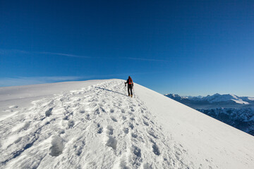 Walking along the ridge between Mount Aralalta and Pizzo Baciamorti, Val Taleggio, Val Brembana, Lombardia, Italy.