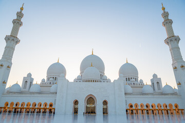 Fototapeta premium Sheikh Zayed Grand Mosque in Abu Dhabi one of the famous UAE landmarks