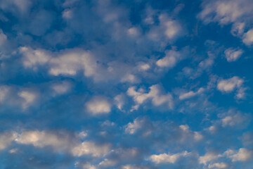 Obraz premium Serene Blue Sky With Soft White Clouds During the Day