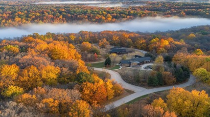 Obraz premium Autumnal Estate: Misty River Valley