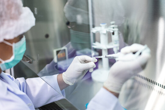 Laboratory pcr testing procedure research lab scientific content cleanroom environment close-up view medical applications