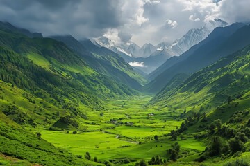 Naklejka premium Majestic Green Valley Surrounded by Mountains Under a Cloudy Sky at Twilight