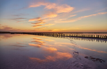 Obraz premium Pink Clouds Reflected in Salt Lake at Sunset