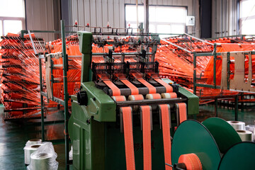The weaving workshop machinery of a certain packaging factory is running, producing new fiber ropes and fiber bags