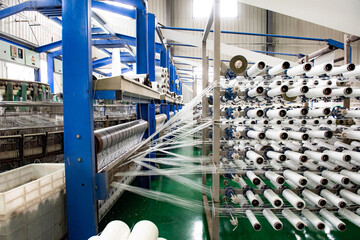 The weaving workshop machinery of a certain packaging factory is running, producing new fiber ropes and fiber bags
