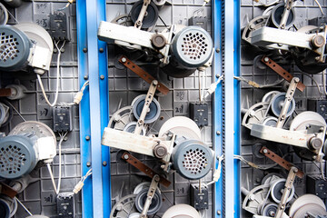 The weaving workshop machinery of a certain packaging factory is running, producing new fiber ropes and fiber bags