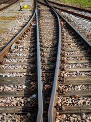 Bahngleise im Industriegebiet