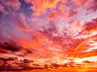 Obraz premium red sunset sky. sunset, sky, cloud, clouds, sun, nature, sunrise, orange, red, dusk, landscape, beautiful, blue, light, dramatic, abstract, dawn, evening, weather, cloudscape, sunlight, beauty, color,