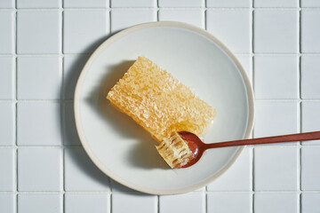 コムハニー（巣蜜）- 天然のはちみつが詰まった栄養価の高い食材