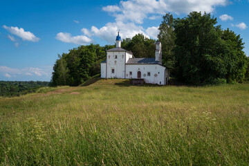 Obraz premium Saint Nicholas Church in Gorodishche (Nikolskaya church) on Truvorovo Gorodishche on a sunny summer day, Izborsk, Pskov region, Russia