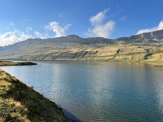 Naklejka premium The alpine lake Tannensee or Tannen Lake in the Uri Alps mountain massif, Kerns - Canton of Obwalden, Switzerland (Kanton Obwald, Schweiz)
