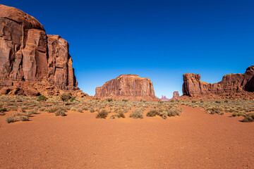Fototapeta premium Beautiful Monument Valley seen from Monument Valley Scenic Drive. The drive is a 17-mile loop on a rough dirt road in the valley.