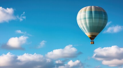 Naklejka premium lone hot air balloon floats serenely above expansive cloud-dotted sky providing enchanting scene with ample copy space