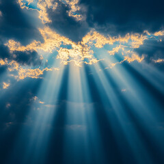 구름속에서 드러나는 찬란한 햇빛