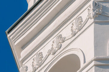 Renovated old building reflects elegance with stunning white stucco cornice © Sofiia