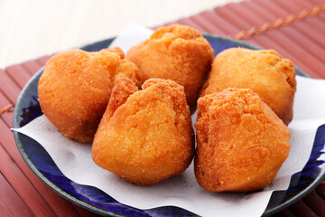 サーターアンダギー　Sata Andagi
