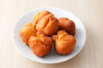 サーターアンダギー　Sata Andagi