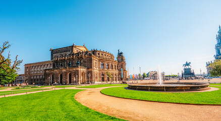 Obraz premium Semperoper Dresden in Dresden, Saxony, Germany.