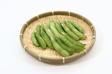 春爛漫、うすいえんどうの鮮やかな緑色