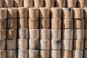 사용이 끝난 연탄들이 모여 있는 모습
