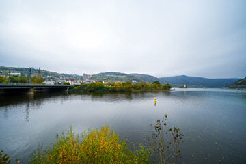 Obraz premium View of the Rhine and the surrounding nature in Bingen am Rhein. 
