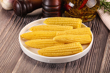 Canned baby mini corn cob