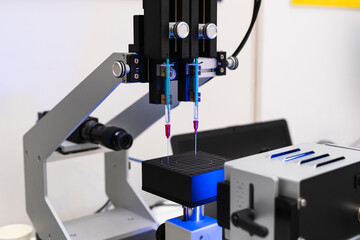 Measuring device for professional contact angle measurements and drop shape analysis