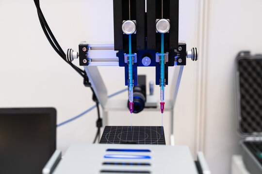 Measuring device for professional contact angle measurements and drop shape analysis