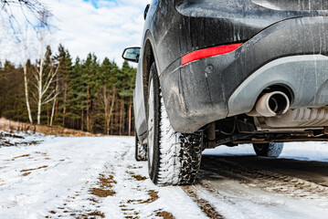 Exhaust pipe with with pure smoke of modern black car in winterю