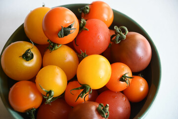 カラフルなミニトマト