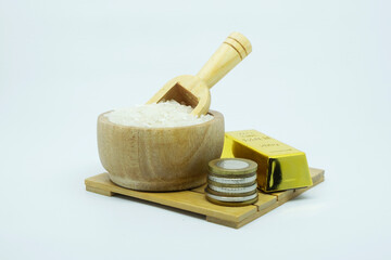 Zakat donation for Muslims in the form of rice, money and gold in the month of Ramadan. The concept of calculating the percentage of zakat donations