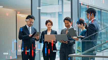 オフィスで会議するビジネスグループと金融テクノロジー