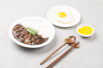 A food made by frying meat, potatoes, pumpkin, and onions in Chinese soybean paste and putting the sauce on top of rice.