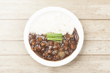A food made by frying meat, potatoes, pumpkin, and onions in Chinese soybean paste and putting the sauce on top of rice.