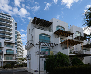 Relaxing coastal living with modern architecture in a sunlit paradise