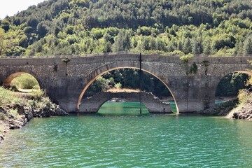 Villalago - Ponti sul lago San Domenico dal sentiero