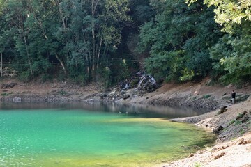 Villalago - Scorcio di una sorgente sulla riva del lago San Domenico