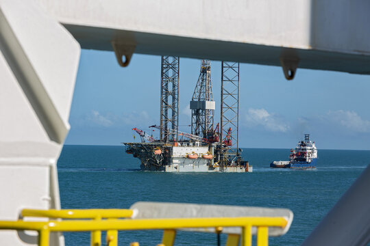 View of drilling rig transfer at sea