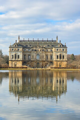 Obraz premium Palais im Großen Garten Dresden blauer Himmel und Sonnenschein