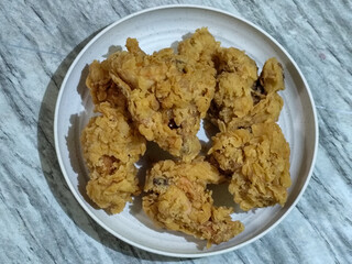 Crispy fried chicken from Indonesia is crispy and delicious.