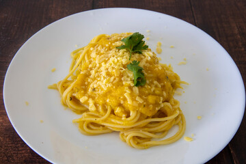 Pumpkin spaghetti with cheese