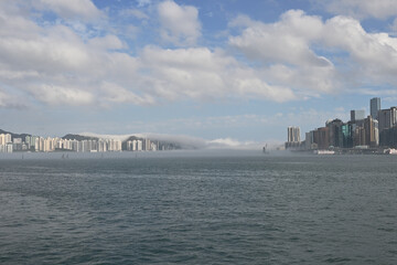 春になる前の霧と香港の風景