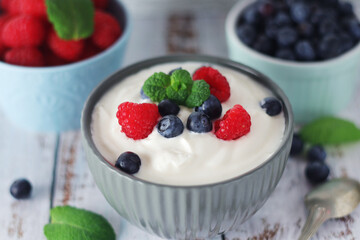 A bowl with Greek yogurt with berries	