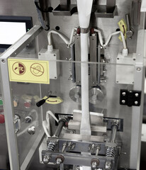 Vertical sauce sachet filling machine