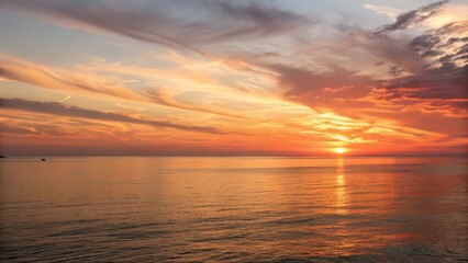 Obraz premium Sunset over water