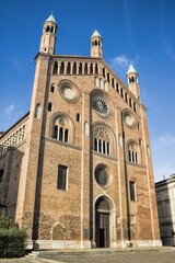 cremona, italien - fassade vom dom an der nordseite