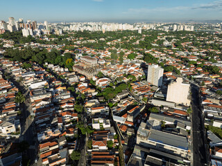 A Lapa, um dos bairros mais tradicionais de São Paulo, ganha uma nova dimensão vista do alto. Com...