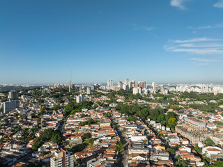 A Lapa, um dos bairros mais tradicionais de São Paulo, ganha uma nova dimensão vista do alto. Com...